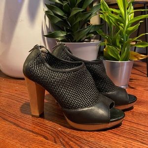 Banana Republic Open Toe Black Leather Heels Sz 9